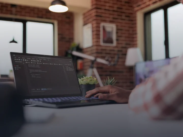 In-House vs Outsourcing Software Development: How to Make the Decision?